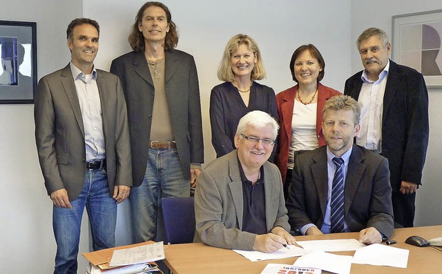 Unterzeichnung der Zielvereinbarung mi...) Helmut Kleinbck sowie Thomas Hecht.  | Foto: BSZ Waldkirch