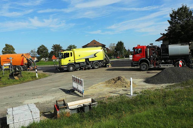 Asphaltierung vorbereitet: Im Einsatz ...bis 300 bar aus jeder Fuge  entfernte.  | Foto: Wilfried Dieckmann