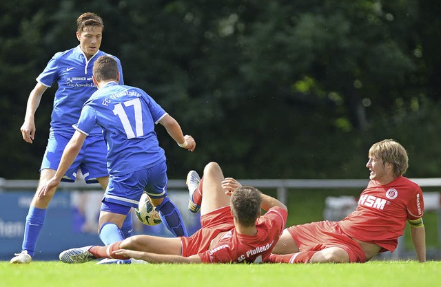 Blau gegen Rot, FC Neustadt gegen den ...d die Blauen nach 90 Minuten obenauf?   | Foto: Patrick Seeger