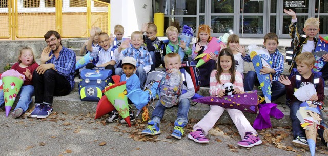 Aufregend war der erste Schultag der E...o. Links Klassenlehrer Oliver Wacker.   | Foto: Eva Korinth