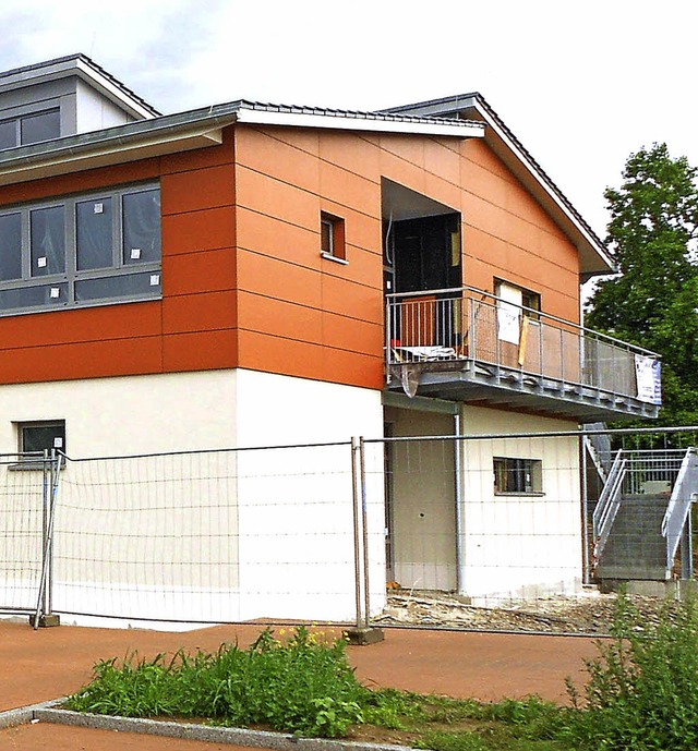 Die Gemeinde Efringen-Kirchen bestellt...nderhaus nun die Mbel und eine Kche.  | Foto: langelott