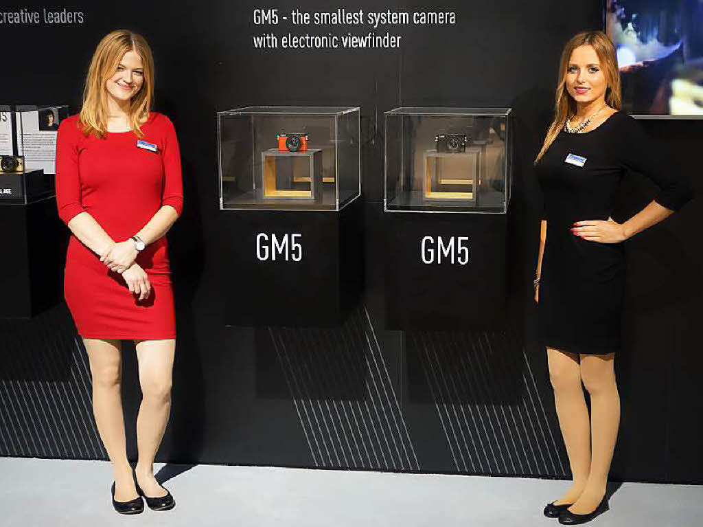 In rot und schwarz: Die kleinste Systemkamera mit eingebautem Sucher – Lumix GM5