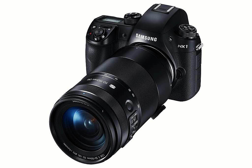 Samsung will mit der wetterfesten Systemkamera NX1  auch Profis begeistern. Der APS-C-Sensor hat  28 Megapixel und macht 4K-Videos