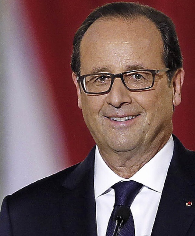 Das Lcheln ist ihm noch nicht vergang...ois Hollande gestern vor der Presse.   | Foto: afp