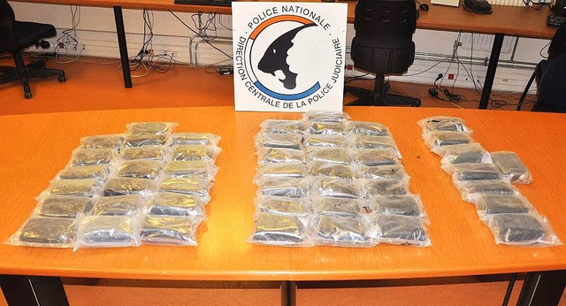 Deutsche und franzsische Polizisten h...d  29 Kilogramm Heroin beschlagnahmt.   | Foto: Polizei Offenburg
