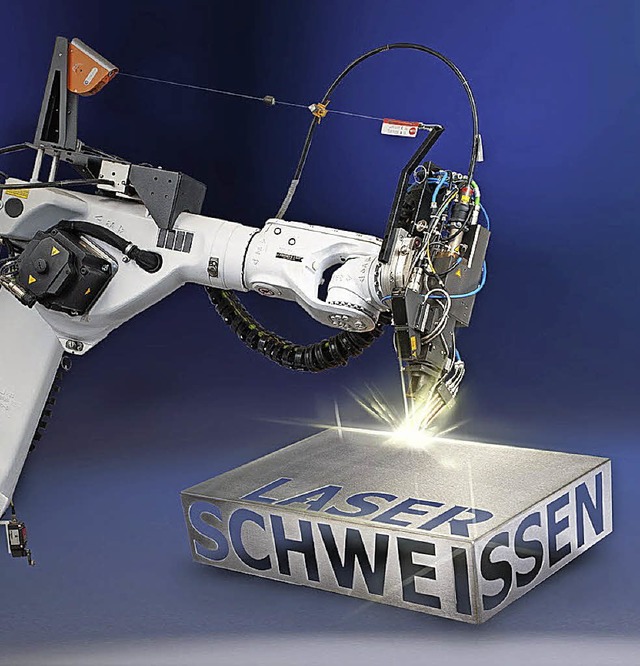 Laserschweiroboter (l.) und  das aufg...ume und ein Schulungsraum entstanden.  | Foto: keller