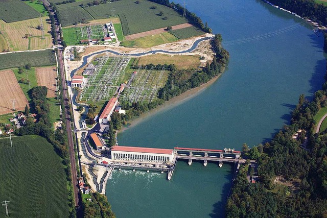Das Wasserkraftwerk Ryburg-Schwrstadt...Fischaufstieg aus der Vogelperspektive  | Foto: Erich Meyer