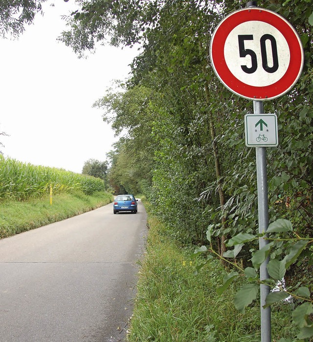 Tempo 50 auf der gesamten Ortsverbindu...um Radstreifen auerorts verboten hat.  | Foto: FREY