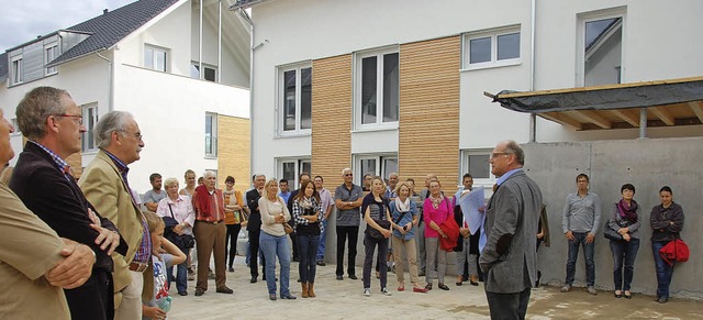 Bernhard Eggs stellte den zahlreichen ...die Details der fnf Baukomplexe vor.   | Foto: Frey