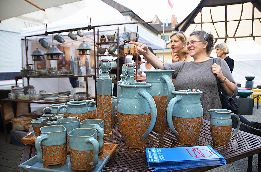 Auf dem Tpfermarkt Kandern gab es wieder viel Schnes zu sehen. Mancher deckte sich dort schon mit Weihnachtsgeschenken ein.