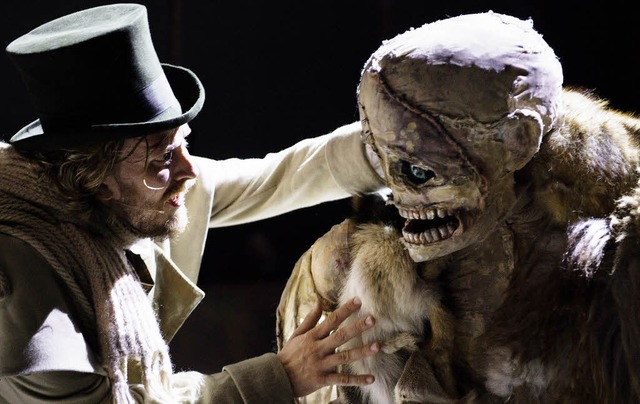 Schpfer und Schpfung: Frankenstein (...Berger) im Dialog mit seinem Monster    | Foto: Judith Schlosser