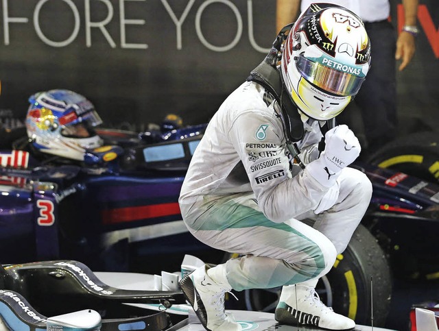 Wei zu feiern: Lewis Hamilton in Singapur  | Foto: dpa