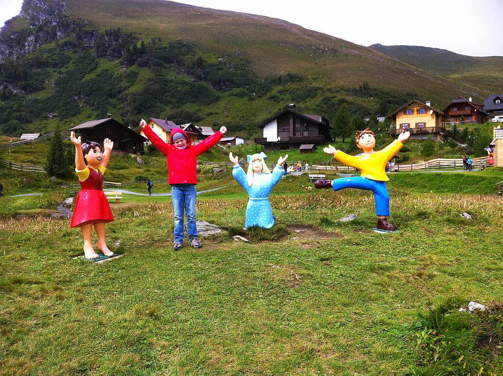 Klara Müller auf der Hei.Alm in Falkert mit Heidi, Klara und Peter. Klara Müller auf der Hei.Alm in Falkert mit Heidi, Klara und Peter.