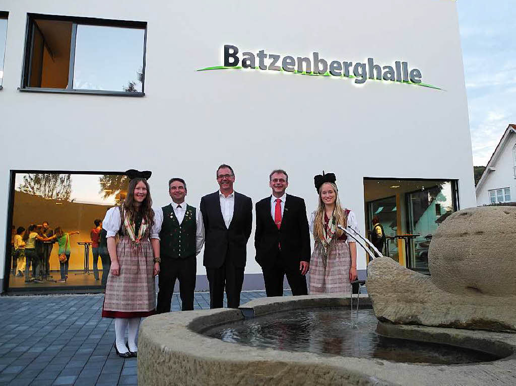 Architekt Klaus Wehrle und Brgermeister Dieter Hahn, mit Musikern der Batzenberger Winzerkapelle