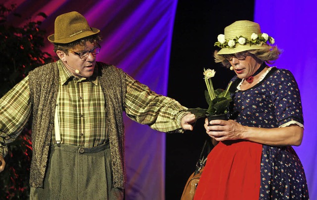 Stefan Mross (links) als Opa Mross und...rem Auftritt in der Lahrer Stadthalle   | Foto: Heidi Fssel