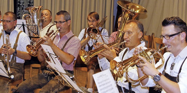 Kleine Dorfmusik nennen sie sich: die Stimmungsmusiker der Harmonie.   | Foto: h. fssel