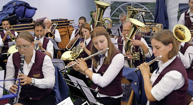 Der Musikverein Nollingen sorgte beim Pfarrfest fr gute Stimmung.  | Foto: Jutta Rogge