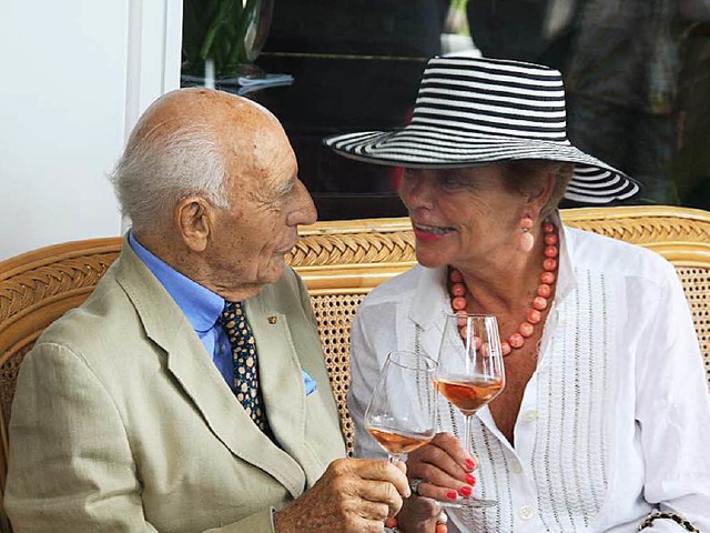 Das Ehepaar Scheel beim 93. Geburtstag...identen im Juli 2012 in Bad Krozingen.  | Foto: Alexander Huber