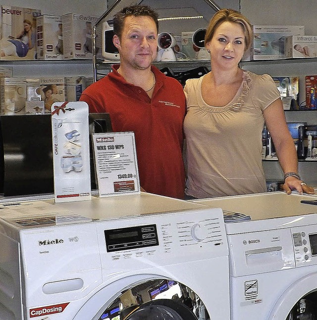 Andreas und Tanja Baumgartner beraten ...hft in der Rickenbacher Kirchstrae.   | Foto: am