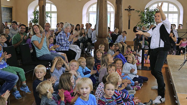 Gestenreich und immer zu Spen aufgelegt: Malte Arkona im Brgersaal   | Foto: Sandra Decoux-Kone