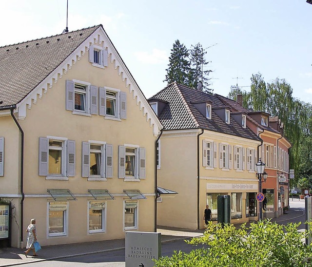 Die Gemeinde Badenweiler renoviert ihr...ngeschft (rechts) knftig an die BTT.  | Foto: Sigrid Umiger