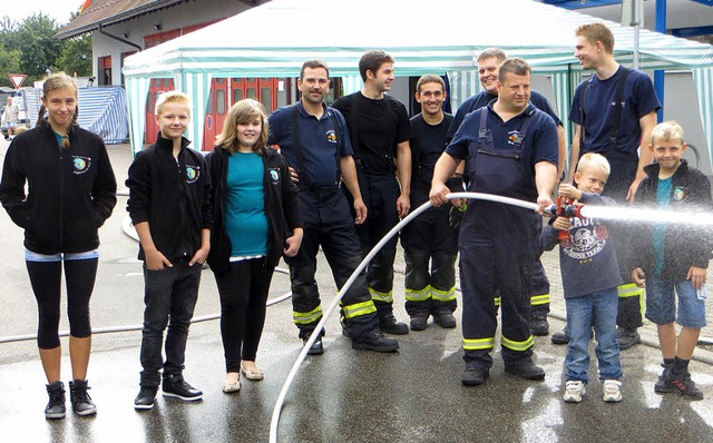 Das Bild zeigt den Gruppenleiter Horst...r der Jugendfeuerwehr, Tobias Schmidt.  | Foto: Otmar Faller