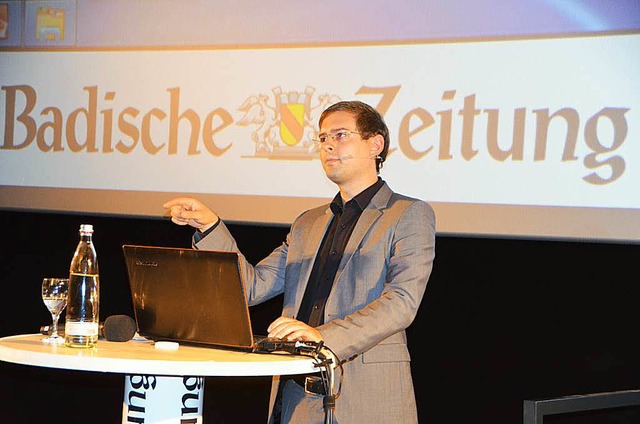 Anschaulich referierte Markus Merkle f...Leserinnen und Leser ber neue Medien.  | Foto: Sylvia-Karina  Jahn