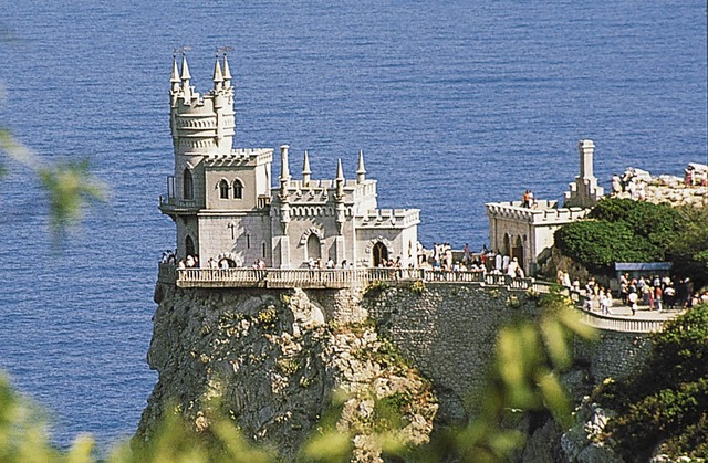 Ziel fr viele Krim-Urlauber:  das berhmte Schwalbennest bei Jalta   | Foto: BZ