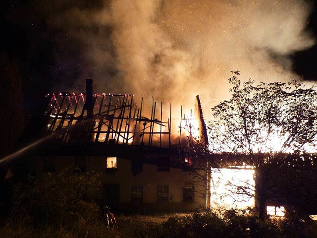 Der Bauernhof in Birndorf brannte vollstndig ab.  | Foto: Polizei