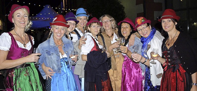 Die feschen Damen im Dirndl hatten beim letztjhrigen Weinfest viel Spa.  | Foto: rderer