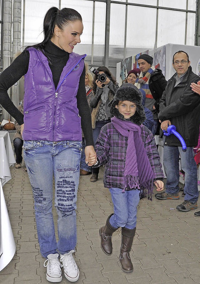 Mode aus zweiter Hand wird beim Flohmarkt von Hobbymannequins vorgestellt.  | Foto: ARCHIVFOTO: REIN