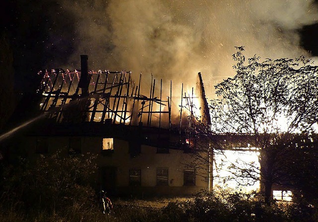 Der Bauernhof in Birndorf brannte vollstndig ab.  | Foto: Polizei