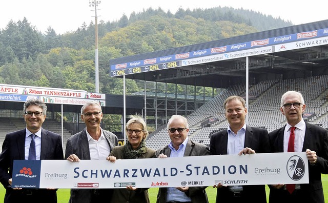 Der neue Name wird prsentiert: Oberb...tsfhrer  Bernd Dallmann (von links).   | Foto: Achim Keller