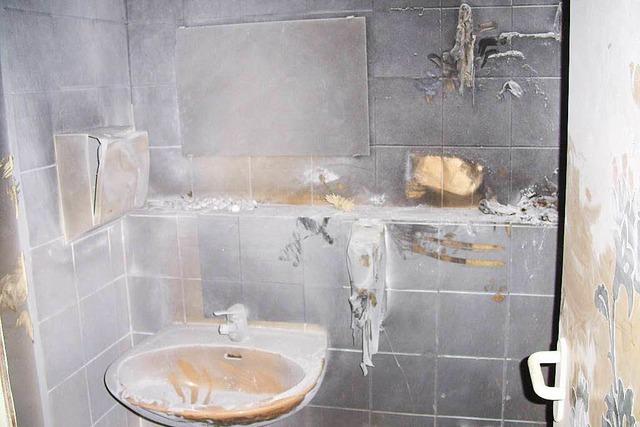 Brand in der Herrentoilette