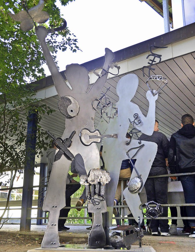 Die neue Metallskulptur an der Landeck-Schule.  | Foto: Susanne Mller