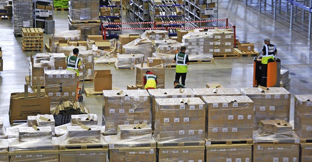 Palettenweise Pharmazeutika werden im Logistik Center Hochrhein umgeschlagen.   | Foto: Ralf Staub