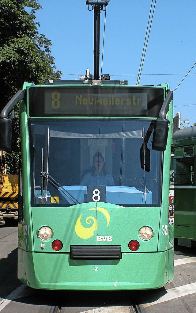 Am Montag beginnen die Testfahrten der Tram durch die Stadt   | Foto: BVB