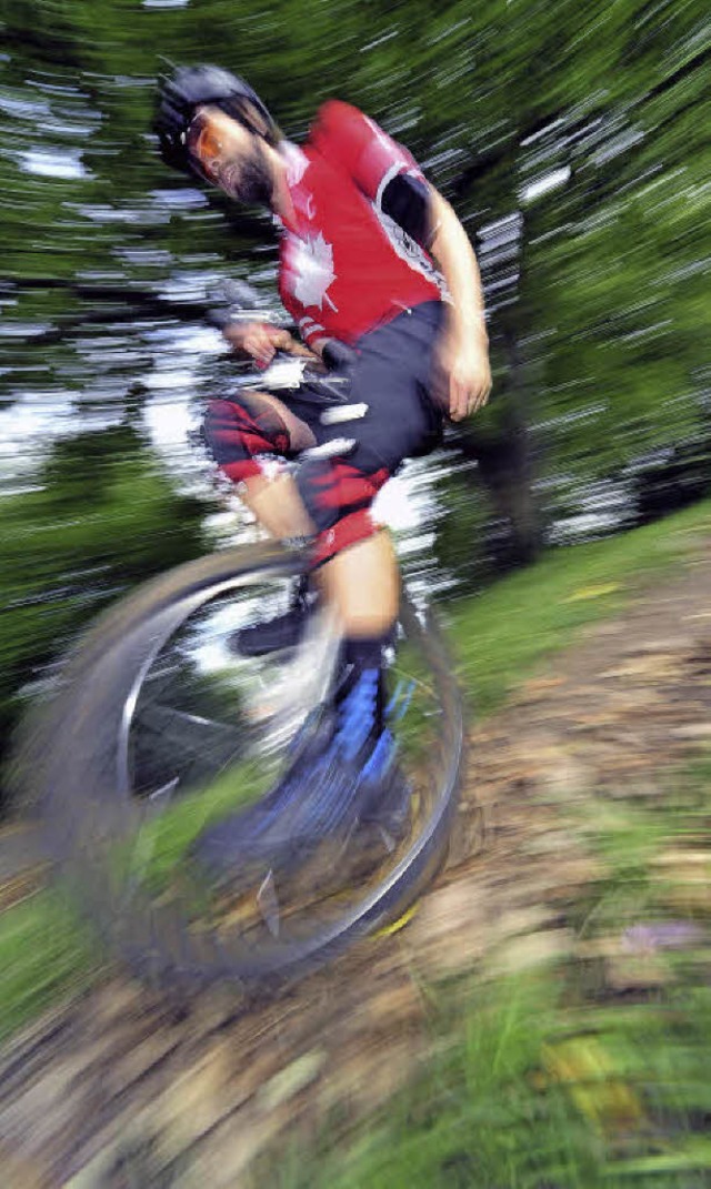Christian Armin auf dem Einrad bergab   | Foto: Kunz