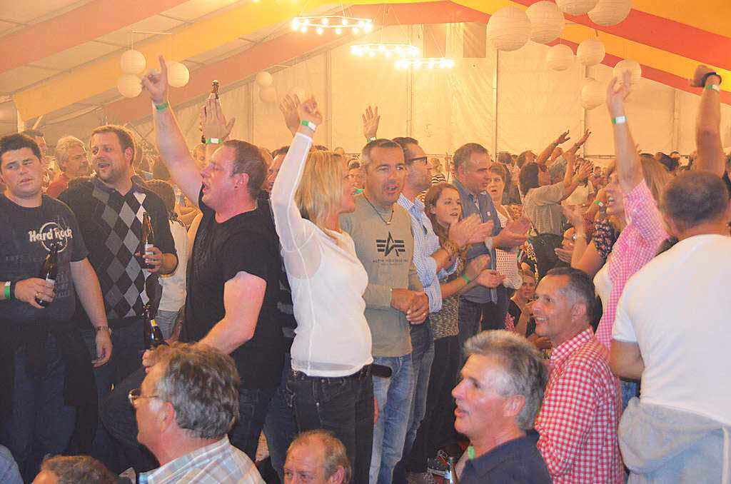 Feiern war angesagt beim Winzerfest in Efringen-Kirchen, wo am Samstagabend der Musikverein fr Stimmung sorgte.
