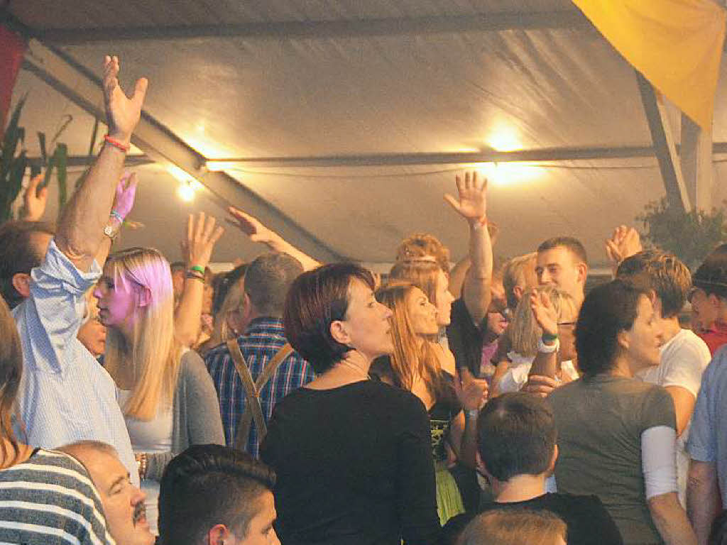 Feiern war angesagt beim Winzerfest in Efringen-Kirchen, wo am Samstagabend der Musikverein fr Stimmung sorgte.