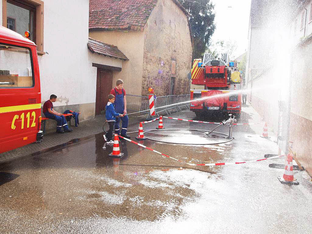 Sonntag: Zielspritzen bei der Feuerwehr.