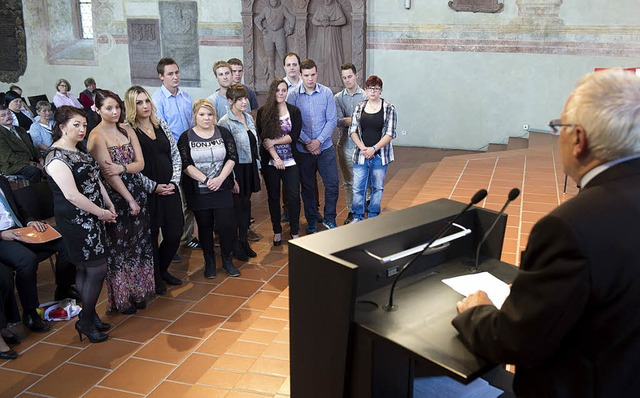 In den Stand der Handwerksgesellen erh...ehrlinge bei der Freisprechungsfeier.   | Foto: Volker Mnch