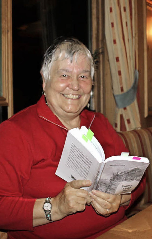 Margrit Matyschak las aus ihrem Erstli...222;Bartlehof&#8220; in Schnenbach.    | Foto: Luisa Denz