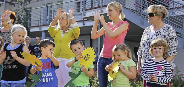 Die Kindergartenkinder aus Grafenhausen haben zum Jubilum gratuliert.   | Foto: Sandra Decoux-Kone