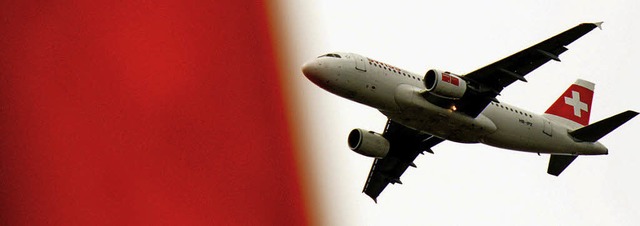 Satellitengesttzt knnen Flugzeuge jetzt den Flughafen Zrich-Kloten anfliegen.  | Foto: dpa