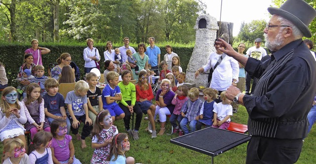 <Text>&#8222;Gako Dschori&#8220; verzauberte die  Kinder. </Text>  | Foto: Wolf-Wilhelm Adam