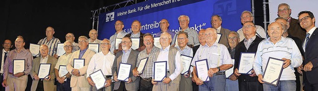 Die Volksbank Lahr hat im Raum Ettenhe...reiche langjhrige Mitglieder geehrt.   | Foto: Sandra Decoux-Kone