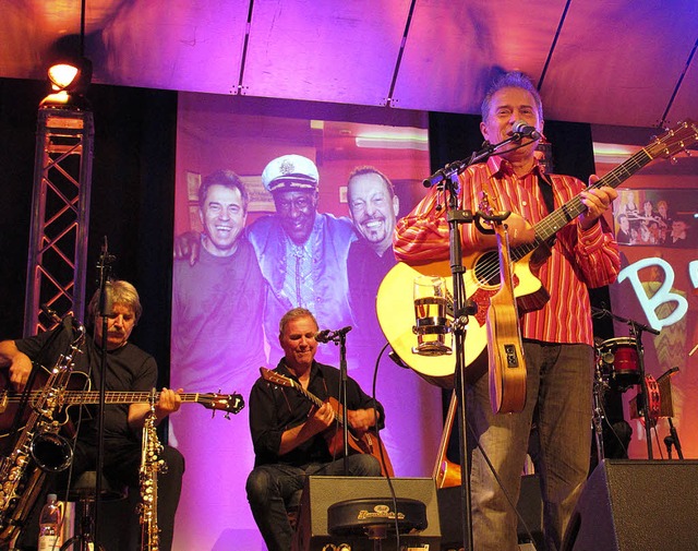 Bayrischer Rock&#39;n Roll par excelle...ter - und das Publikum war begeistert.  | Foto: Jutta Schtz