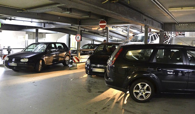 Verkehrschaos herrschte am frhen Dien...m Parkhaus Lohgerbe in Bad Sckingen.   | Foto: Axel Kremp