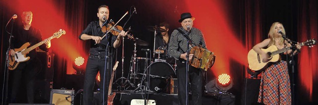 Rockten die Halle: die  Cajun Roosters...is Hall  und Hazel Scott (von links)    | Foto: Sandhya  HASSWANI